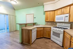 374 NW 25th St, Redmond, OR 97756 - Photo 17