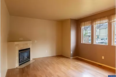374 NW 25th St, Redmond, OR 97756 - Photo 5