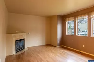 374 NW 25th St, Redmond, OR 97756 - Photo 5