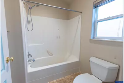 374 NW 25th St, Redmond, OR 97756 - Photo 27