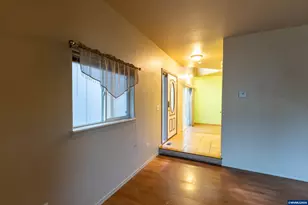 374 NW 25th St, Redmond, OR 97756 - Photo 9