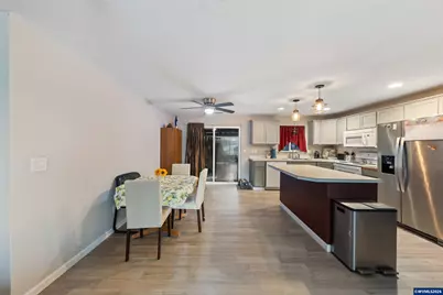 422 E 5th St, Lafayette, OR 97127 - Photo 15