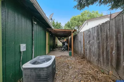 422 E 5th St, Lafayette, OR 97127 - Photo 33