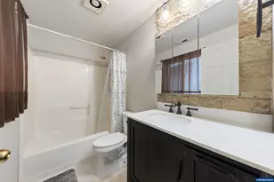 422 E 5th St, Lafayette, OR 97127 - Photo 21