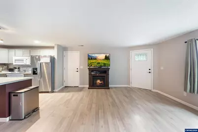 422 E 5th St, Lafayette, OR 97127 - Photo 5