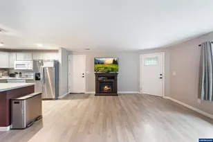 422 E 5th St, Lafayette, OR 97127 - Photo 5
