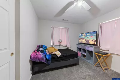 422 E 5th St, Lafayette, OR 97127 - Photo 23