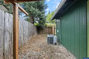 422 E 5th St, Lafayette, OR 97127 - Photo 35