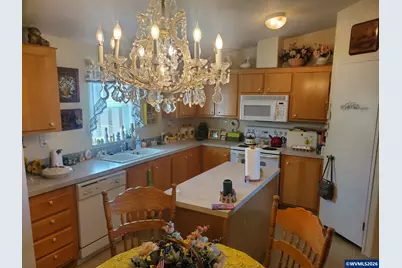 652 Royalty Cir NE, Salem, OR 97301 - Photo 5