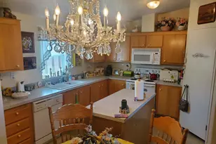 652 Royalty Cir NE, Salem, OR 97301 - Photo 5