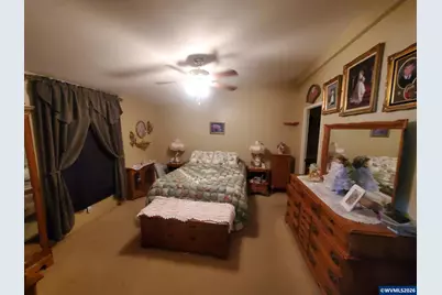 652 Royalty Cir NE, Salem, OR 97301 - Photo 9