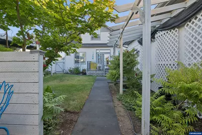 327 S 46th St, Springfield, OR 97278 - Photo 33