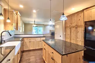 957 SW Fellows St, McMinnville, OR 97128 - Photo 15