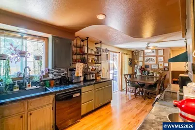 350 W Pine St, Sweet Home, OR 97386 - Photo 11