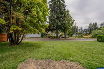 1925 River Rd, Lebanon, OR 97355 - Photo 25