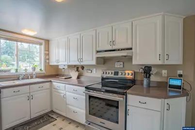 1925 River Rd, Lebanon, OR 97355 - Photo 7