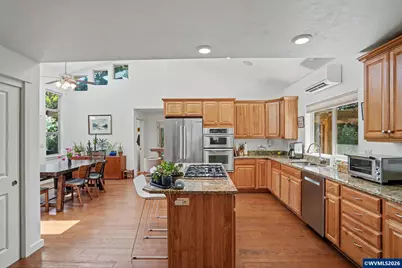 810 NW Lyman Dr, Corvallis, OR 97330 - Photo 9