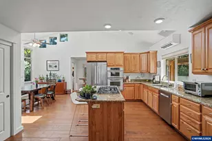 810 NW Lyman Dr, Corvallis, OR 97330 - Photo 9