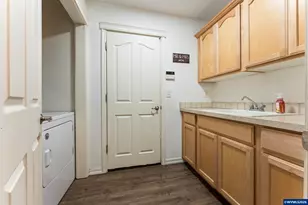 904 Isabel Dr, Jefferson, OR 97352 - Photo 15