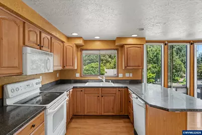 1530 Jamestown St SE, Salem, OR 97302 - Photo 17