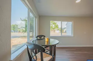 490 W A St, Lebanon, OR 97355 - Photo 11