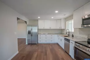 490 W A St, Lebanon, OR 97355 - Photo 7
