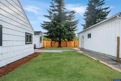 490 W A St, Lebanon, OR 97355 - Photo 27