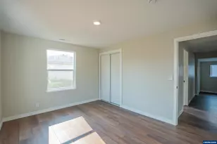 490 W A St, Lebanon, OR 97355 - Photo 21
