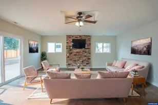 490 W A St, Lebanon, OR 97355 - Photo 23