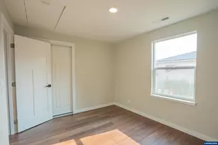 490 W A St, Lebanon, OR 97355 - Photo 17