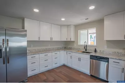 490 W A St, Lebanon, OR 97355 - Photo 9
