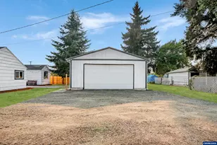 490 W A St, Lebanon, OR 97355 - Photo 3