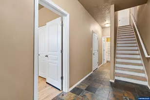 1941 Madras St SE, Salem, OR 97306 - Photo 5