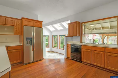 2520 NW Pinehurst Dr, McMinnville, OR 97128 - Photo 11