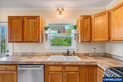 512 Wall St, Silverton, OR 97381 - Photo 13