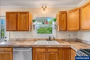 512 Wall St, Silverton, OR 97381 - Photo 13