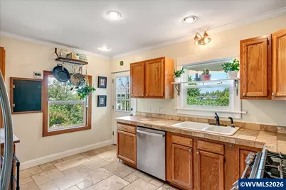 512 Wall St, Silverton, OR 97381 - Photo 11