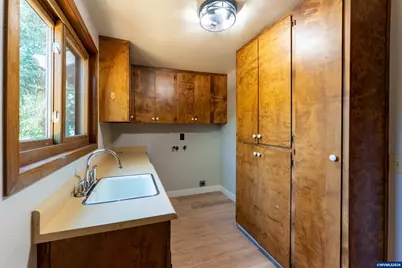 283 NW Reed Ln, Dallas, OR 97338 - Photo 17
