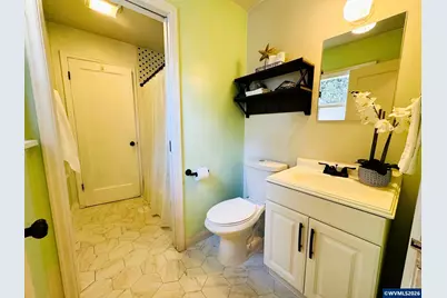 1815 23rd St NE, Salem, OR 97301 - Photo 9