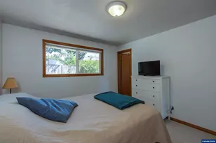19565 SW Southview Pl, Aloha, OR 97078 - Photo 13