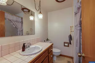 19565 SW Southview Pl, Aloha, OR 97078 - Photo 17