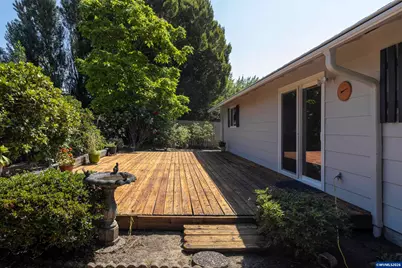 19565 SW Southview Pl, Aloha, OR 97078 - Photo 21