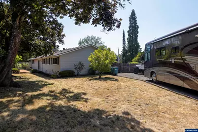 19565 SW Southview Pl, Aloha, OR 97078 - Photo 25