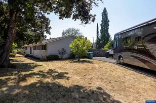 19565 SW Southview Pl, Aloha, OR 97078 - Photo 25