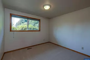 19565 SW Southview Pl, Aloha, OR 97078 - Photo 15