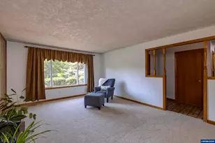 19565 SW Southview Pl, Aloha, OR 97078 - Photo 7