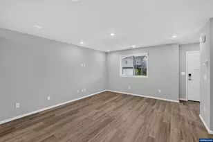 2284 Sawtelle Dr, Woodburn, OR 97071 - Photo 5