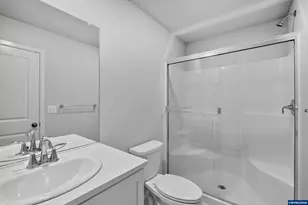 2284 Sawtelle Dr, Woodburn, OR 97071 - Photo 27