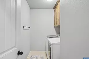 556 SE Lines St, Dallas, OR 97338 - Photo 31