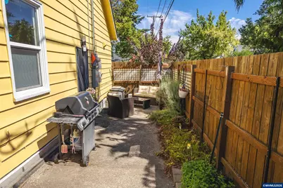 1750 Madison St NE, Salem, OR 97301 - Photo 35